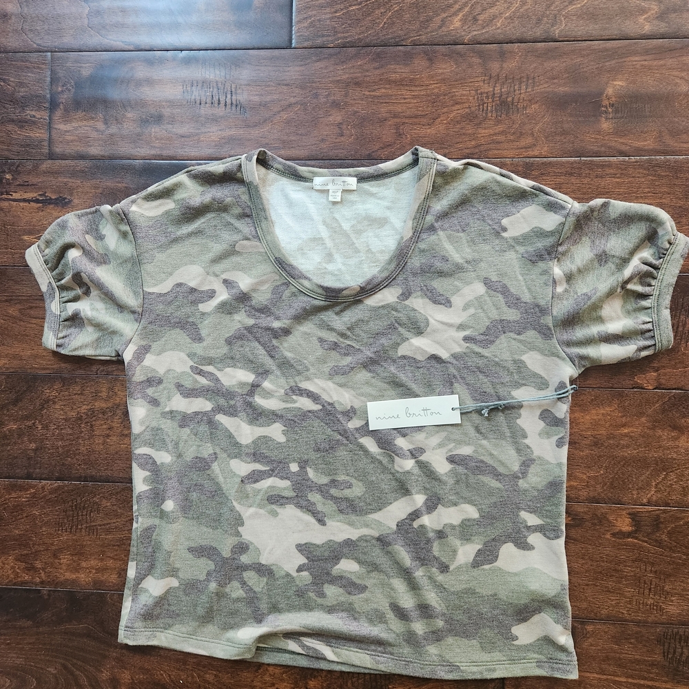 Nine Britton Green Camo Short‎ Sleeve Top